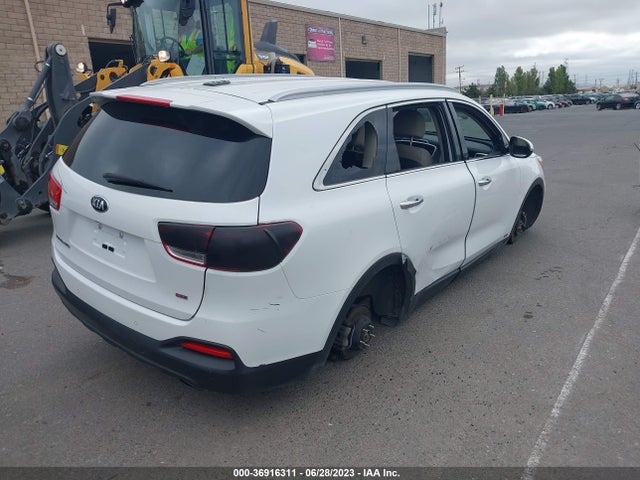 KIA SORENTO LX 2018 5XYPGDA30JG431525 Image 4