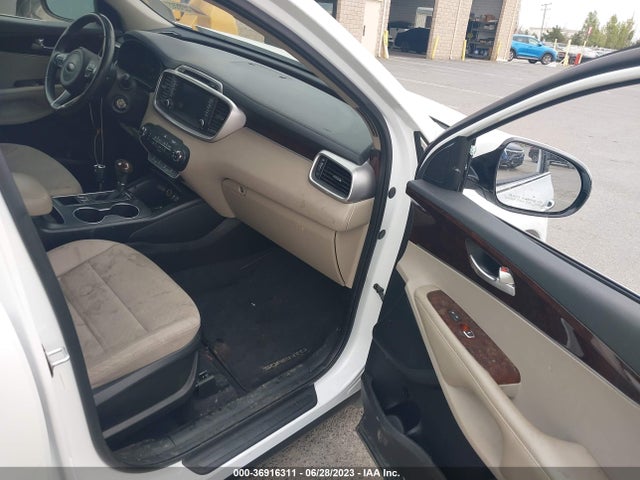 KIA SORENTO LX 2018 5XYPGDA30JG431525 Image 5