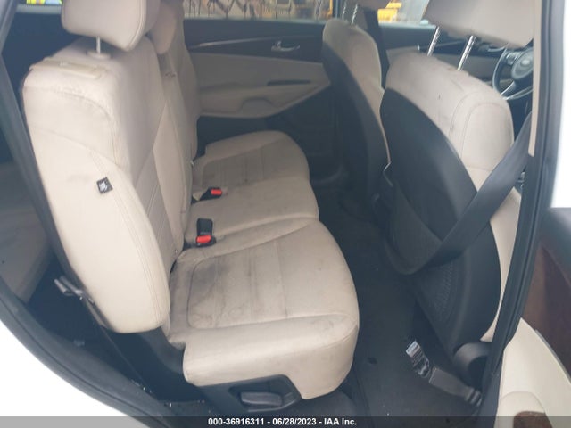 KIA SORENTO LX 2018 5XYPGDA30JG431525 Image 8