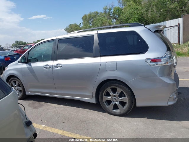 Toyota SIENNA SE 2018 5TDXZ3DC5JS922921 Image 13