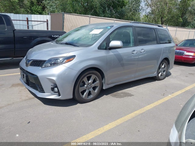 Toyota SIENNA SE 2018 5TDXZ3DC5JS922921 Image 2
