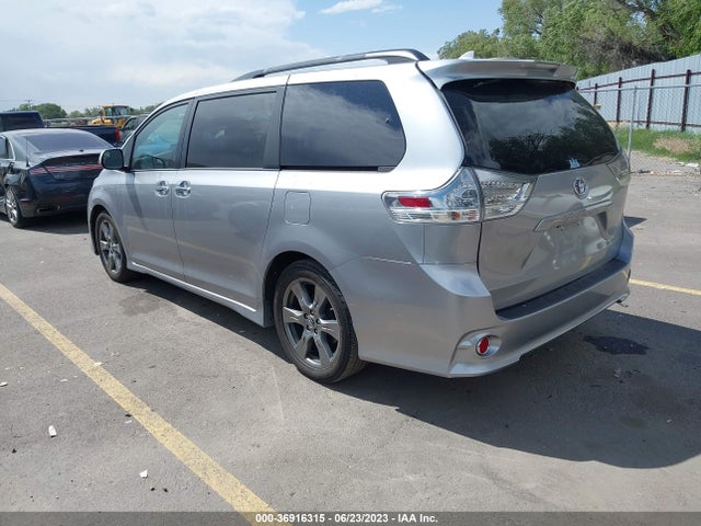 Toyota SIENNA SE 2018 5TDXZ3DC5JS922921 Image 3