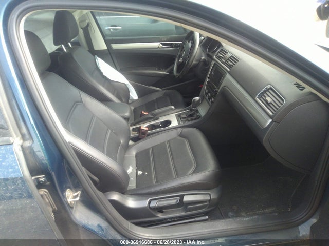 1VWLA7A3XKC013221 Volkswagen Passat 2.0t Wolfsburg Edition