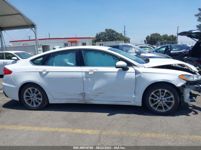 3FA6P0HD1KR203923 Ford FUSION SE
