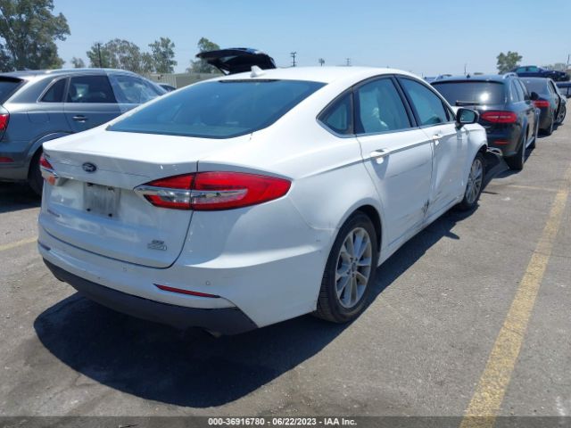 3FA6P0HD1KR203923 Ford FUSION SE