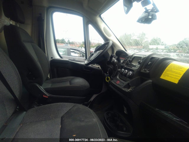 3C6TRVDG0JE158961 RAM Promaster Cargo Van