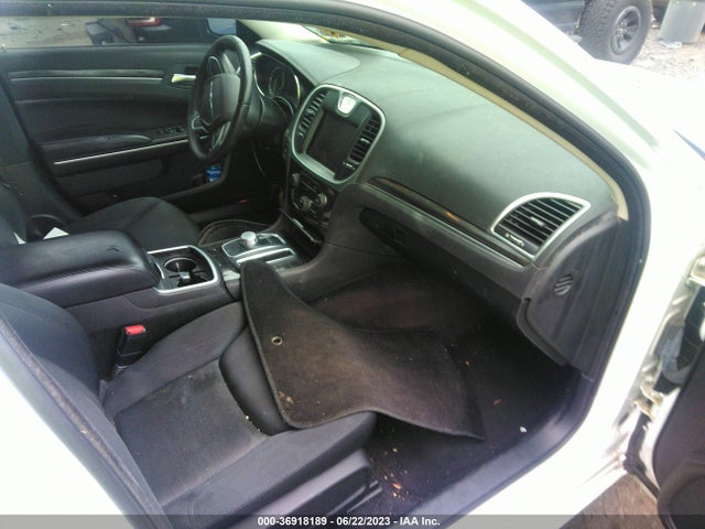 2C3CCARG7JH341195 Chrysler 300 Touring