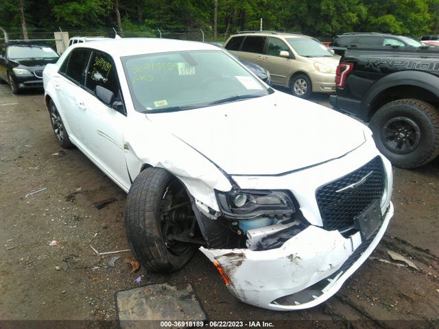 2C3CCARG7JH341195 Chrysler 300 Touring