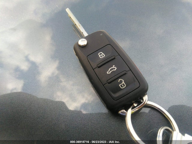 2016 Volkswagen Beetle, VIN: 3VWF17AT8GM636601