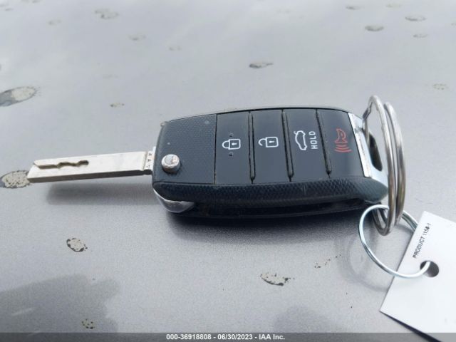 5XXGT4L32GG015806 KIA Optima Lx