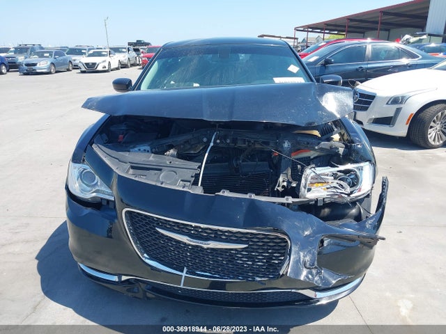 2C3CCAAG8JH137341 Chrysler 300 Touring