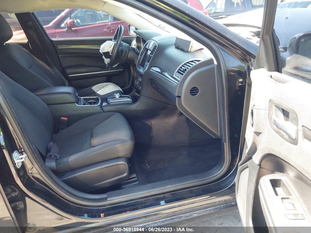 2C3CCAAG8JH137341 Chrysler 300 Touring
