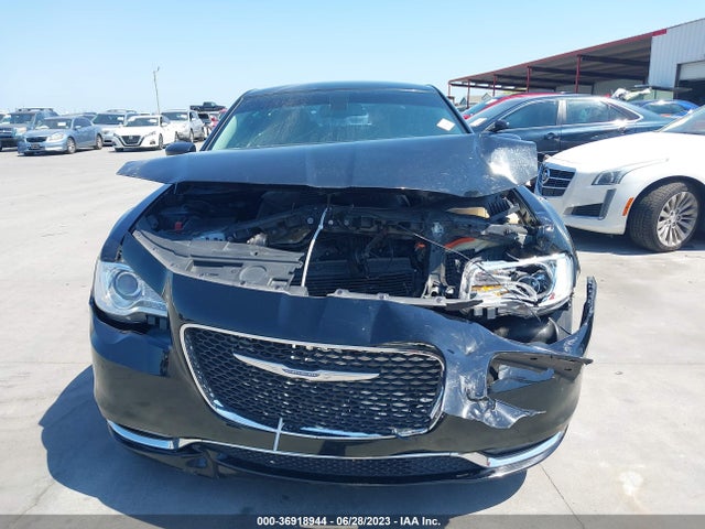 2C3CCAAG8JH137341 Chrysler 300 Touring