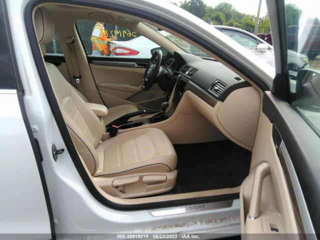 1VWGT7A33HC030365 Volkswagen Passat 1.8t Se