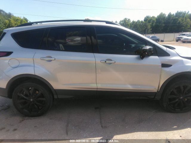 1FMCU0JD3HUC12863 Ford Escape Titanium