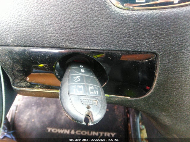 2C4RC1HG1ER329955 Chrysler Town & Country S