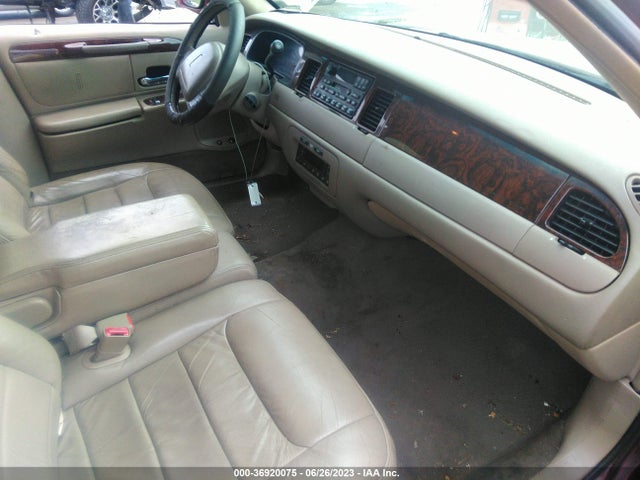 2000 LINCOLN TOWN CAR EXECUTIVE VIN: 1LNHM81W2YY765356