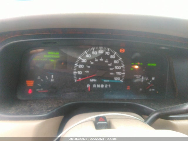 2000 LINCOLN TOWN CAR EXECUTIVE VIN: 1LNHM81W2YY765356
