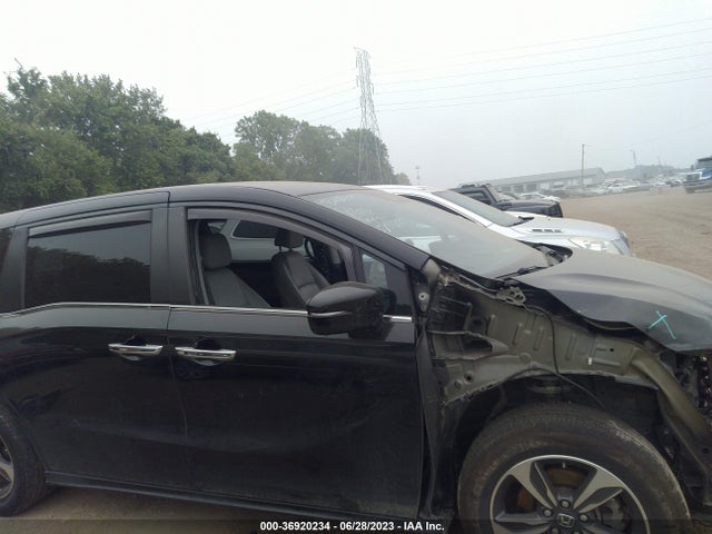 Honda Odyssey Touring 2018 5FNRL6H80JB001552 Image 14