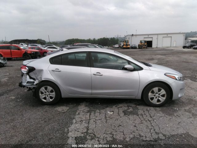 3KPFK4A7XJE228202 KIA FORTE LX