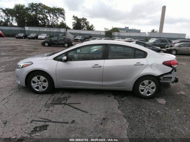 3KPFK4A7XJE228202 KIA FORTE LX