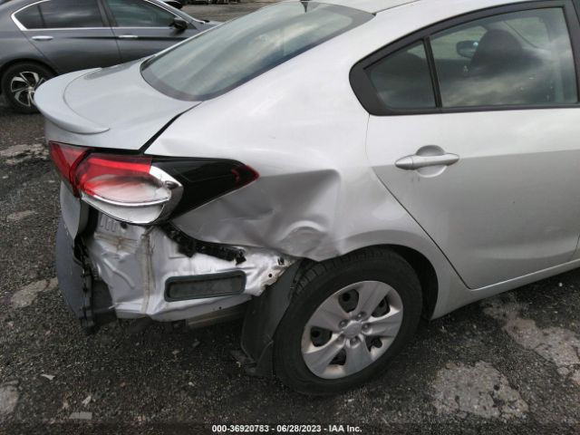 3KPFK4A7XJE228202 KIA FORTE LX