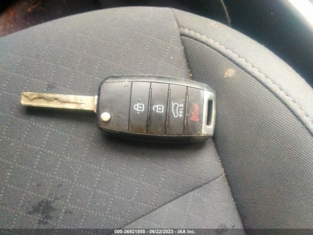 5XYPG4A36HG188734 KIA SORENTO LX