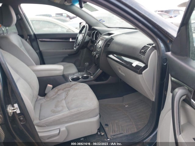 2011 KIA SORENTO LX VIN: 5XYKT4A19BG089207