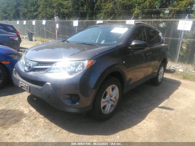 Toyota RAV4 LE 2015 JTMBFREV3FJ030578 Image 2