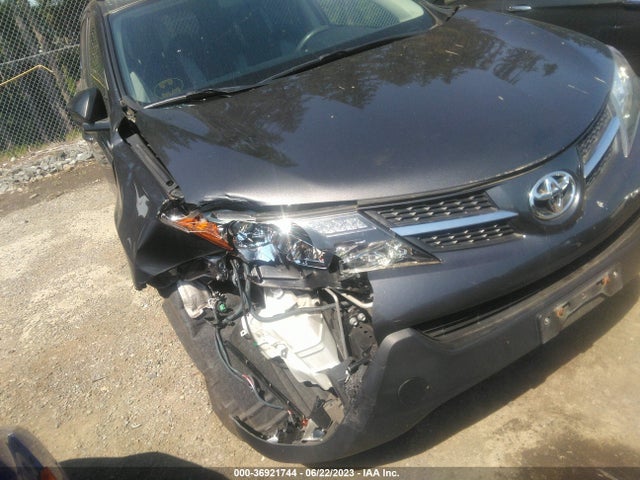 Toyota RAV4 LE 2015 JTMBFREV3FJ030578 Image 12