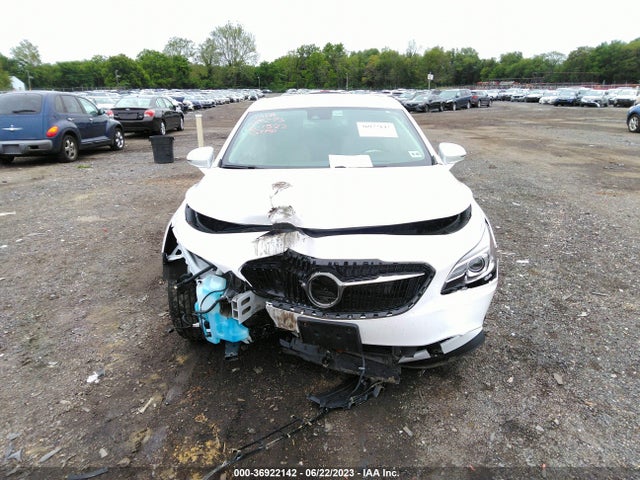 2018 Buick LaCrosse, VIN: 1G4ZR5SS1JU145742