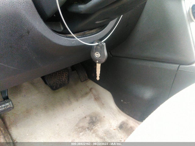 2013 NISSAN ROGUE S VIN: JN8AS5MT9DW010825