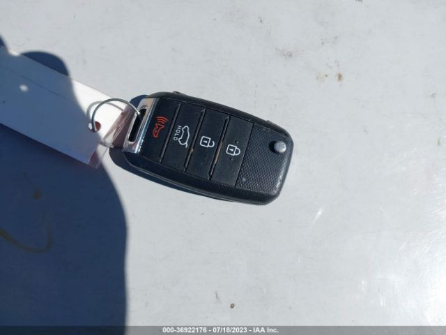 KNDPMCAC6H7121146 KIA Sportage Lx
