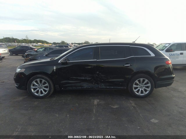 2017 Lincoln MKT, VIN: 2LMHJ5FK5HBL01752