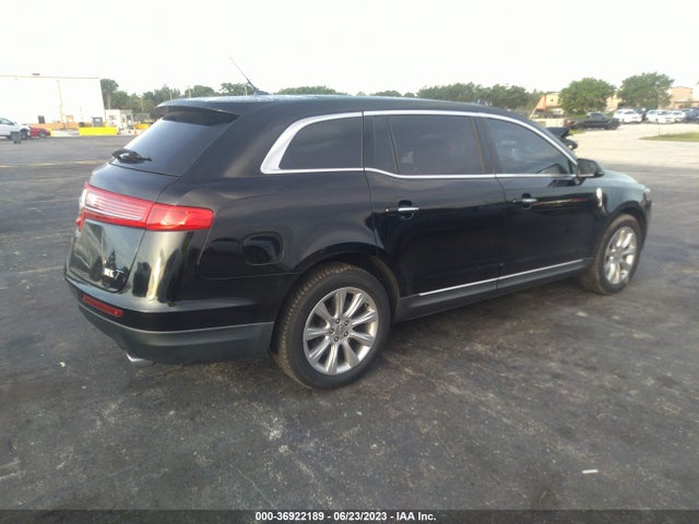 2017 Lincoln MKT, VIN: 2LMHJ5FK5HBL01752