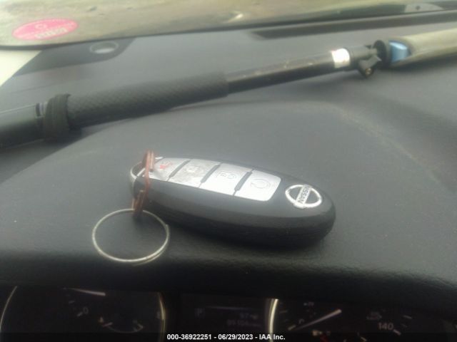 JN1BJ1CR4HW106405 Nissan Rogue Sport Sl