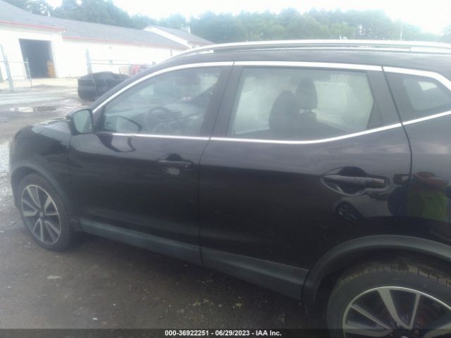 JN1BJ1CR4HW106405 Nissan Rogue Sport Sl