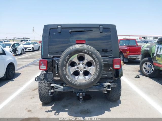 1C4BJWEG3GL305581 Jeep Wrangler Unlimited Sahara