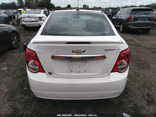 Chevrolet Sonic Lt Auto 2015 1G1JC5SG6F4148649 Image 17