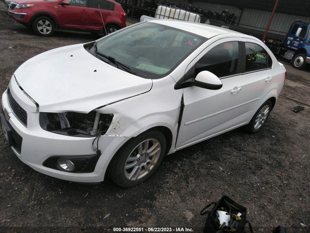 Chevrolet Sonic Lt Auto 2015 1G1JC5SG6F4148649 Image 2