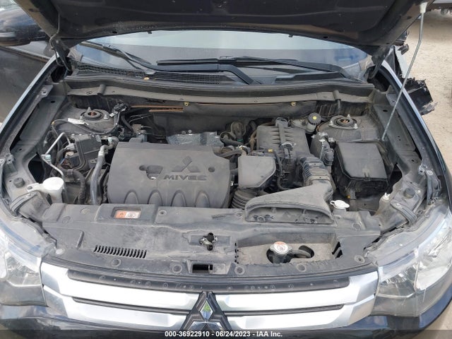 JA4AD3A33FZ010488 Mitsubishi Outlander Se