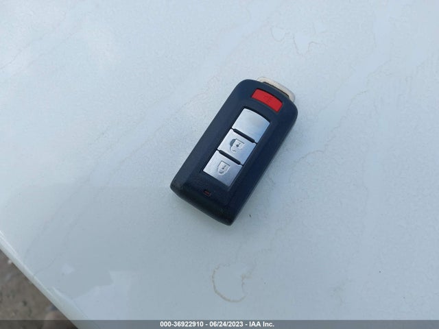 JA4AD3A33FZ010488 Mitsubishi Outlander Se