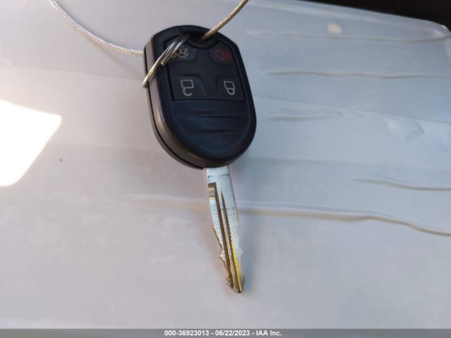 1ZVBP8EM0E5322563 Ford Mustang V6