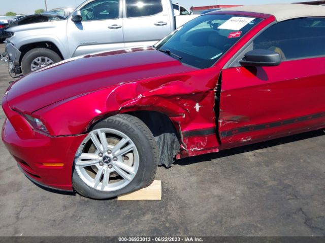 1ZVBP8EM0E5322563 Ford Mustang V6