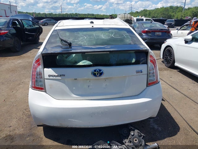 Toyota Prius Three 2014 JTDKN3DU6E0390019 Image 16
