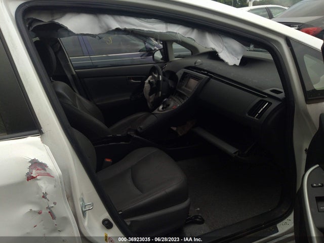 Toyota Prius Three 2014 JTDKN3DU6E0390019 Image 5