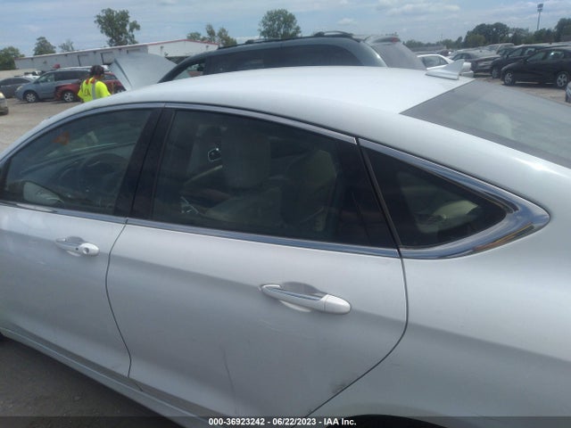 1C3CCCCG8FN600473 Chrysler 200 C