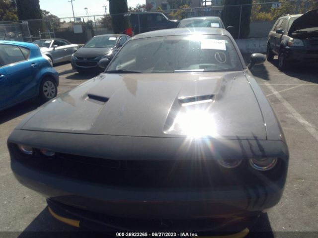 2C3CDZAG2JH318298 Dodge Challenger Sxt