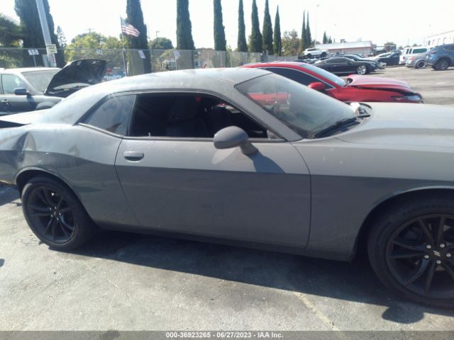 2C3CDZAG2JH318298 Dodge Challenger Sxt