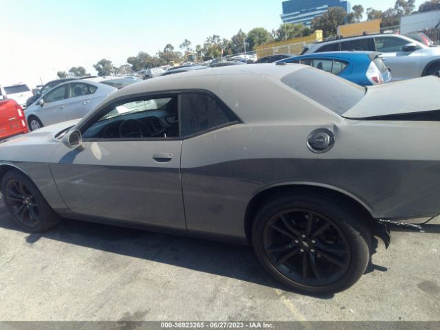 2C3CDZAG2JH318298 Dodge Challenger Sxt
